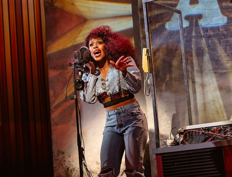 5 Minutes with Alexandra Burke!