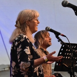 DISCOVERY DUO AT SWINDON FOLK CLUB
