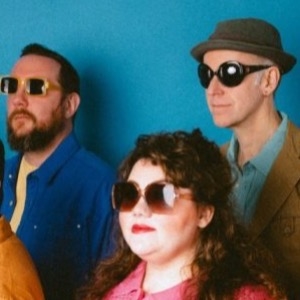 Ríoghnach Connolly & Honeyfeet